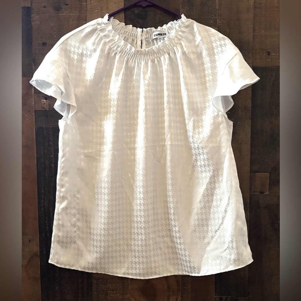 Women’s Sz M Express White Satin Short Sleeve Blouse NEW